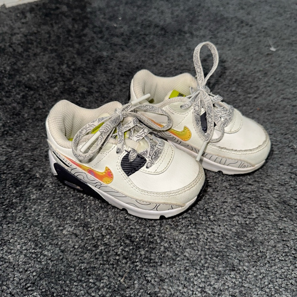 Kids White and Green Abstract Nike Shoes - Size 6c